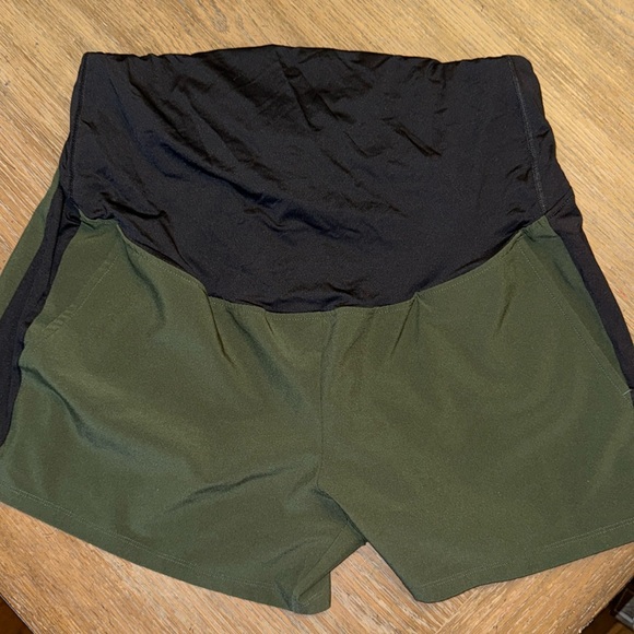 Isabel Maternity by Ingrid & Isabel Pants - Isabel • Maternity Shorts • Size L
